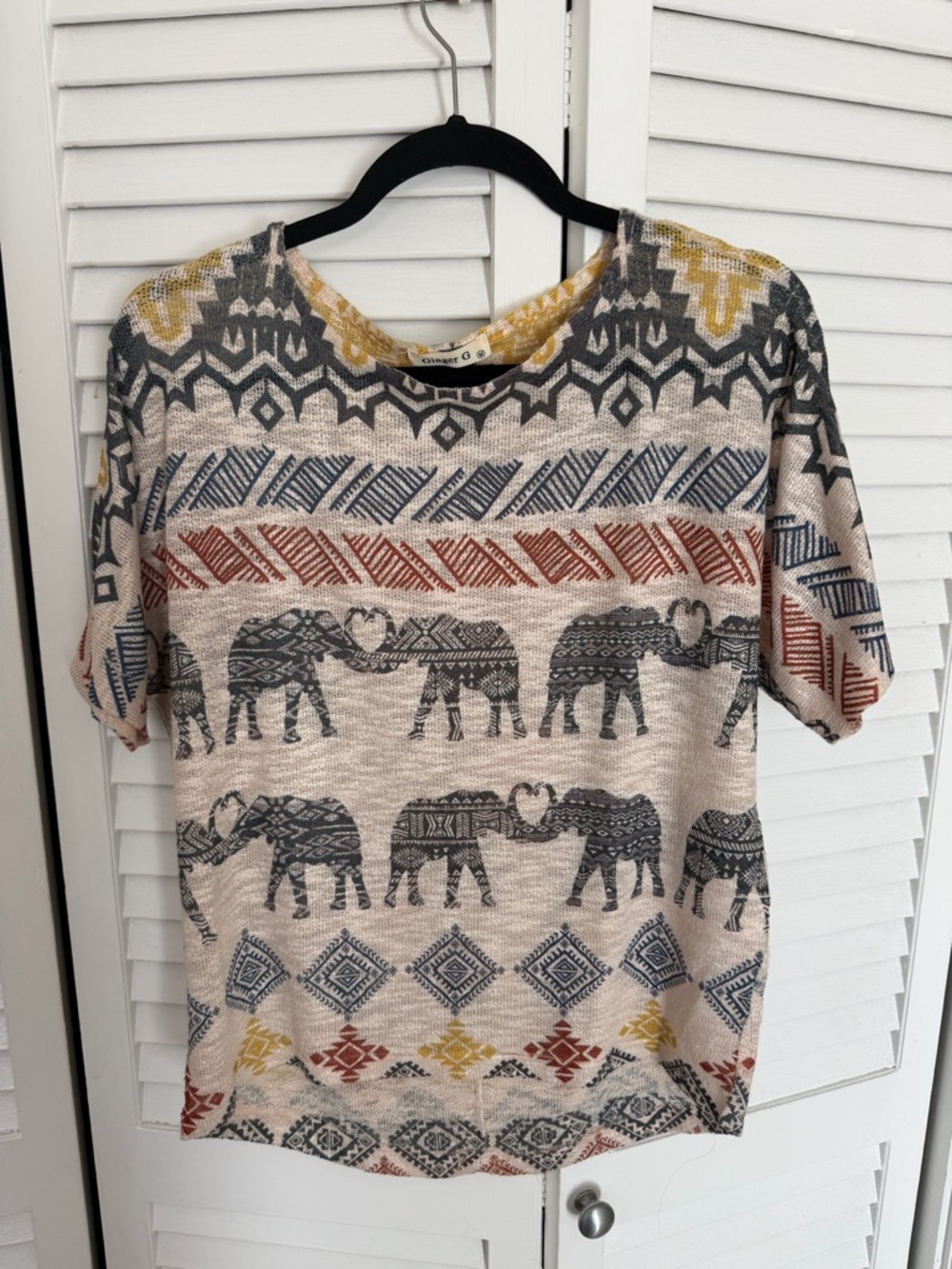 Women’s boho short sleeve t-shirt, elephant and geometric pattern - Size Medium